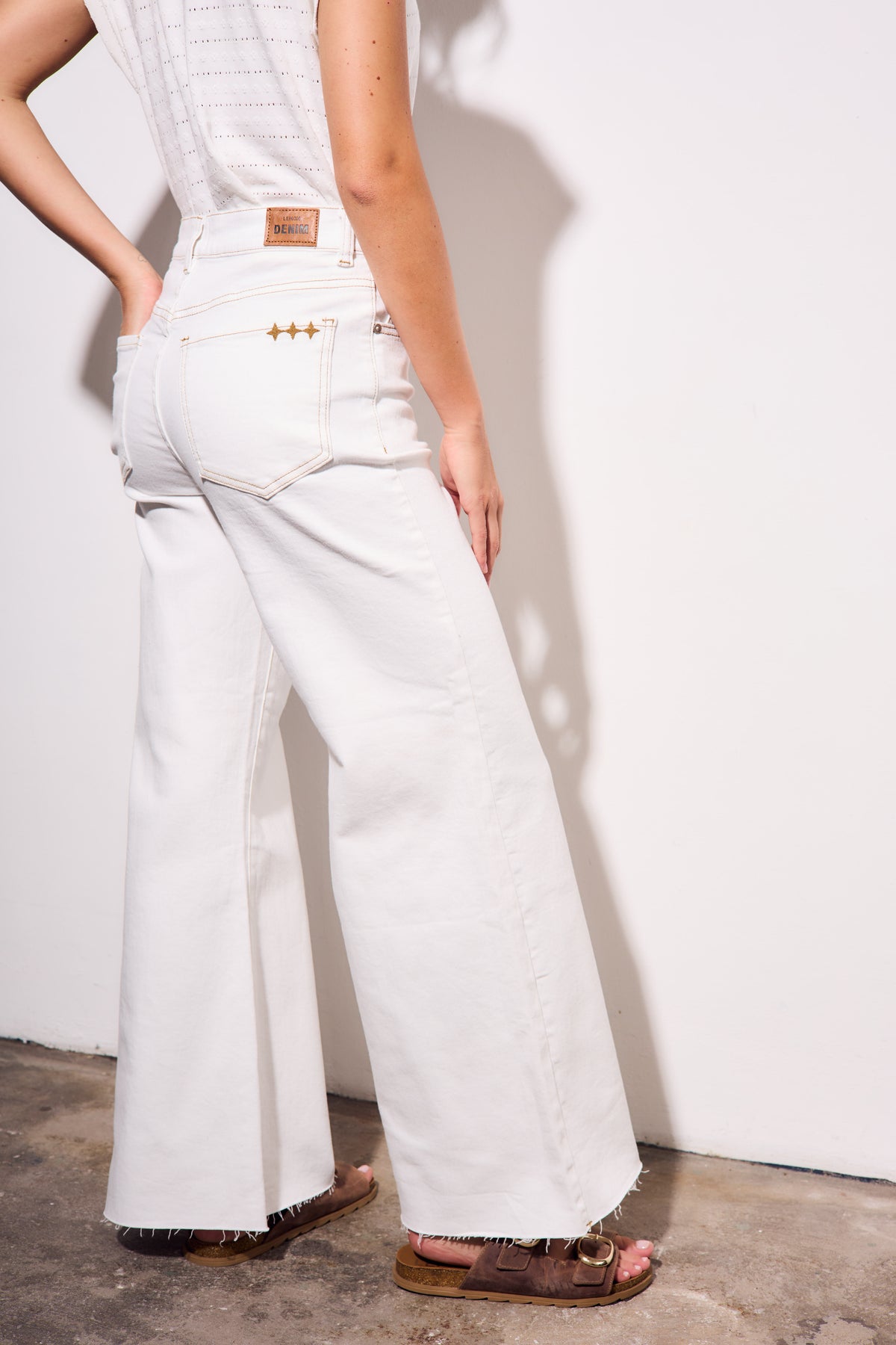 Jeans Flare Perna Longa - Pérola