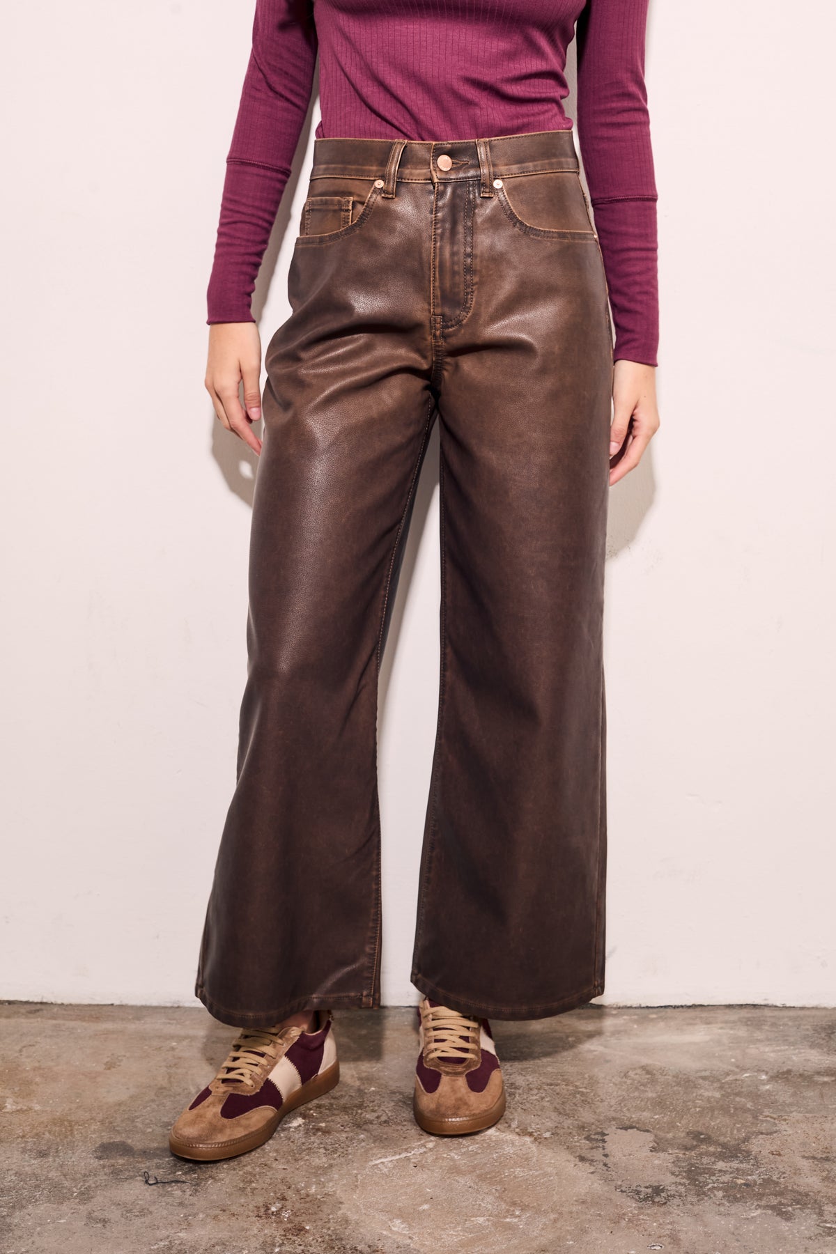 Jeans Couro Vegano Lavado - Chocolate