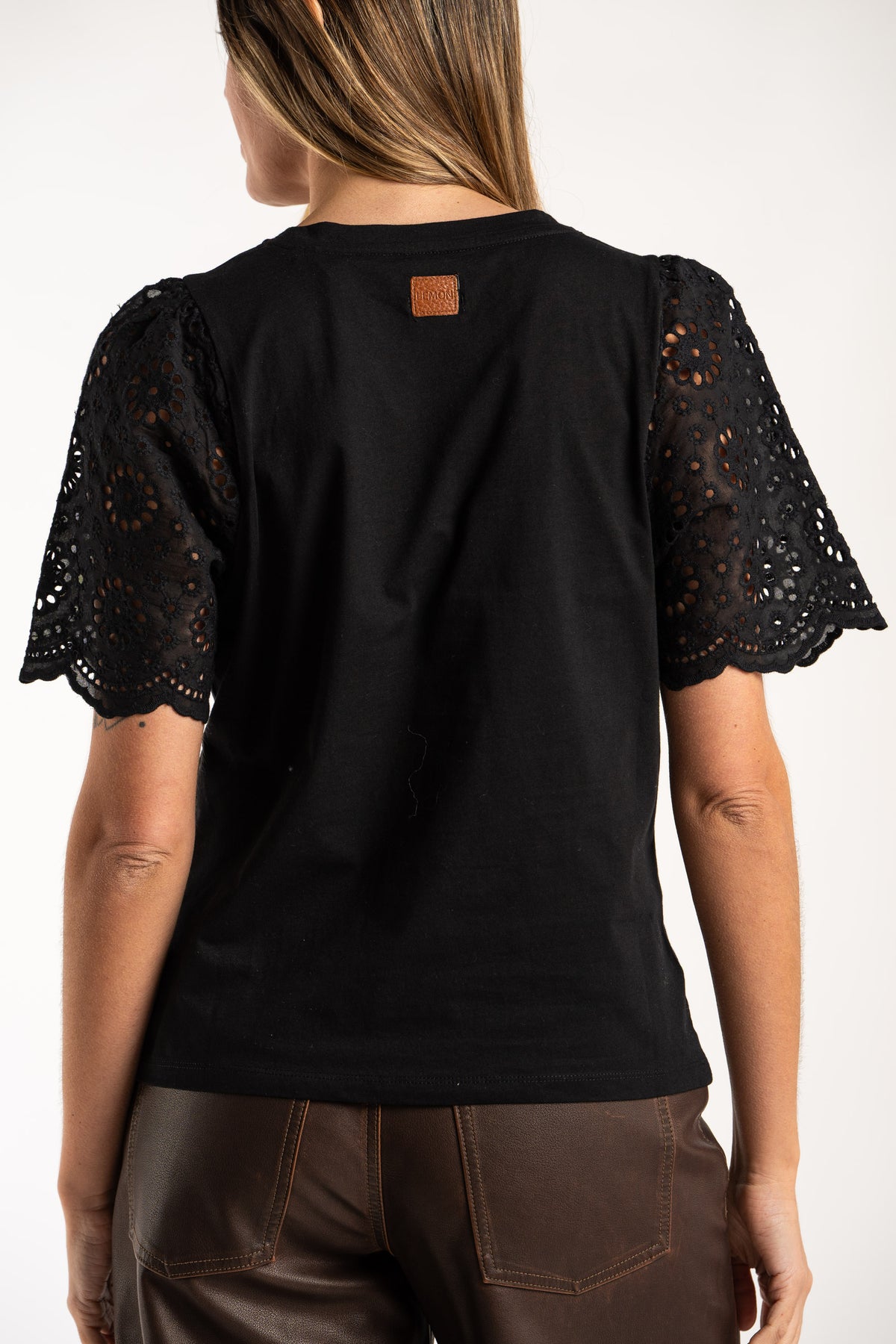 Camiseta Algodão Penteado e Vazados - Preto