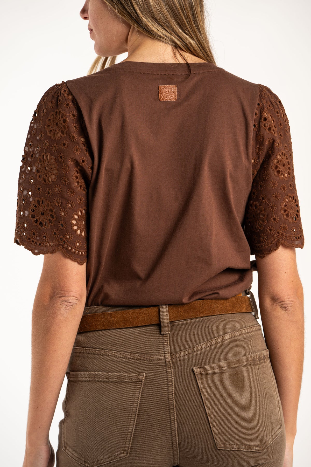 Camiseta Algodão Penteado e Vazados - Chocolate