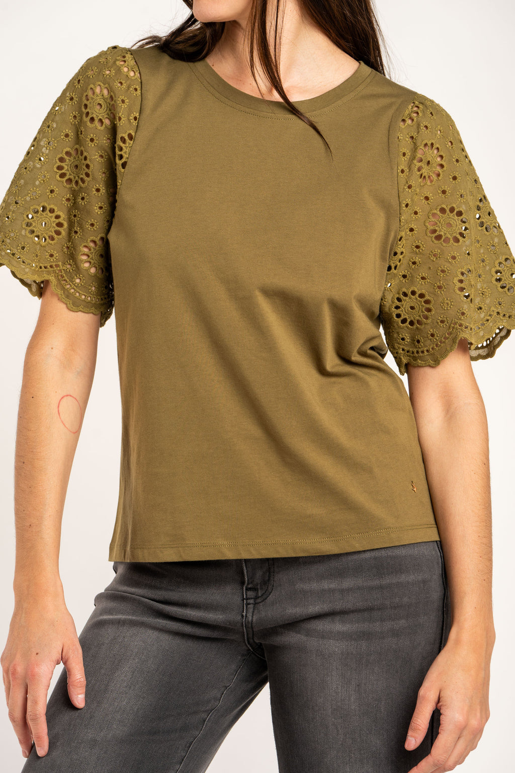 Camiseta Algodão Penteado e Vazados - Oliva