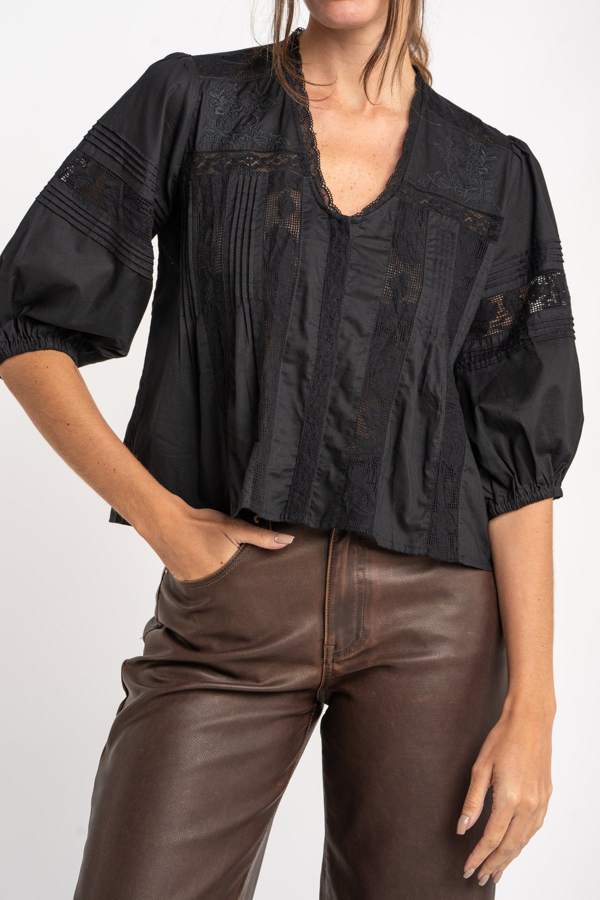 Blusa Renda Bordada - Preto