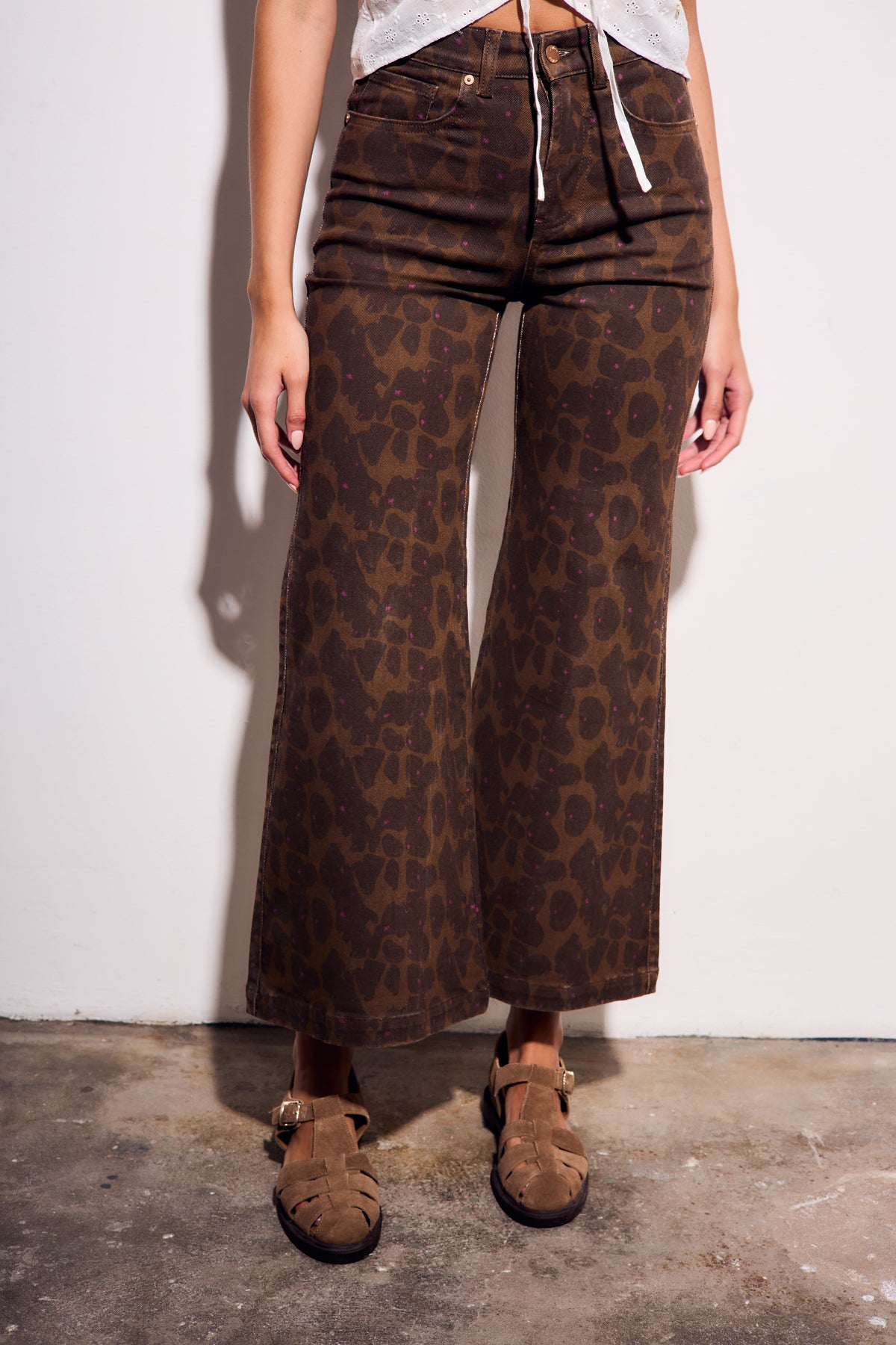 Jeans Flare Perna Longa Estampado - Chocolate