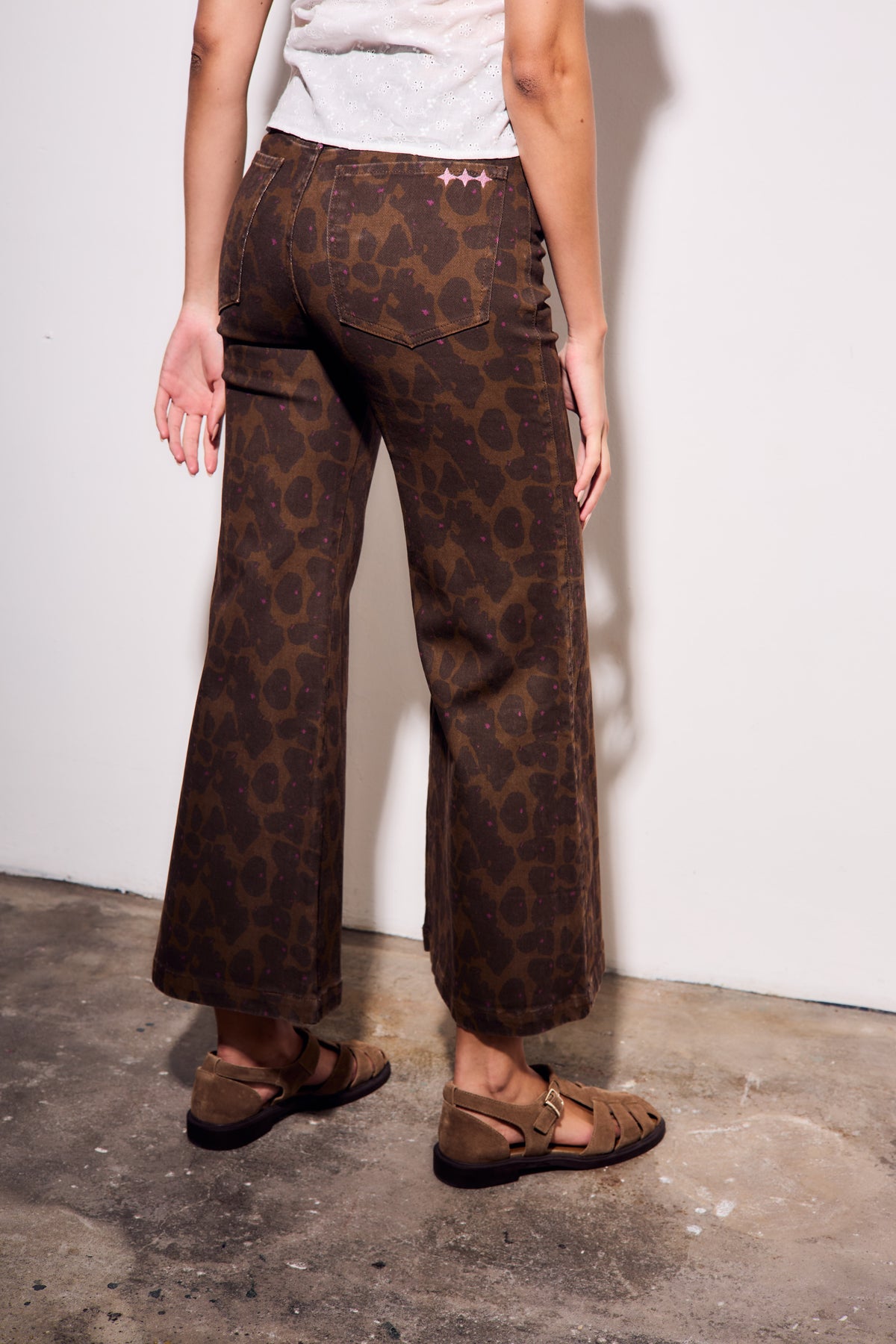 Jeans Flare Perna Longa Estampado - Chocolate