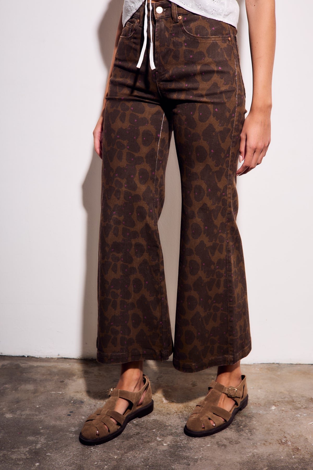 Jeans Flare Perna Longa Estampado - Chocolate