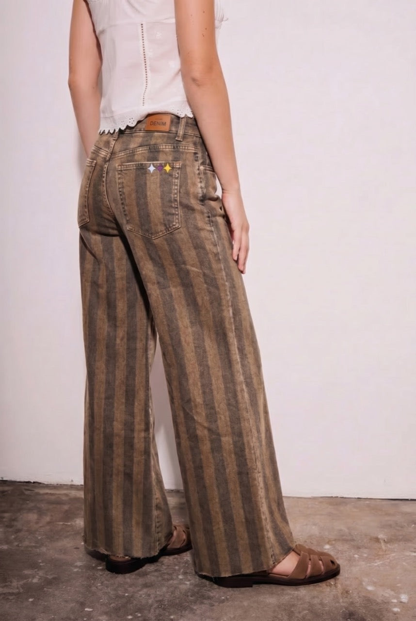 Jeans Flare Perna Longa Listrado - Chocolate