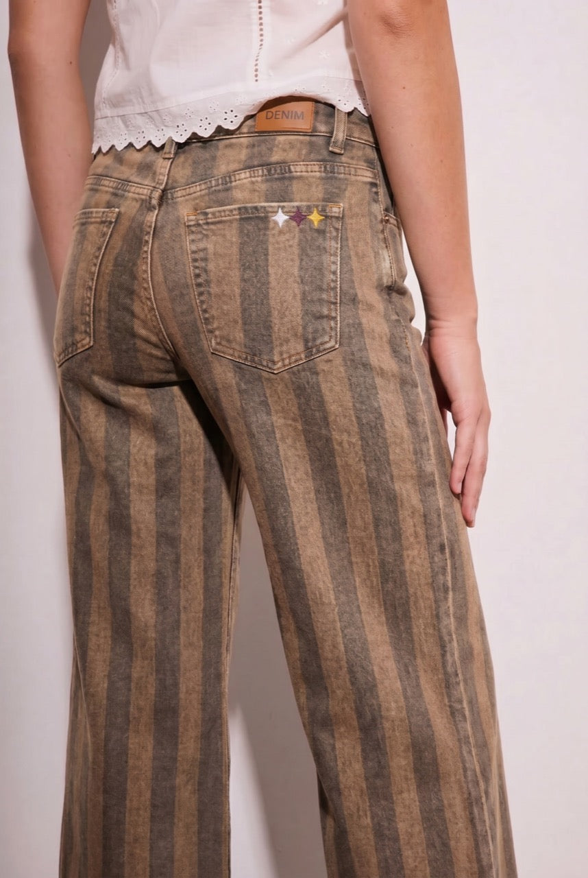 Jeans Flare Perna Longa Listrado - Chocolate