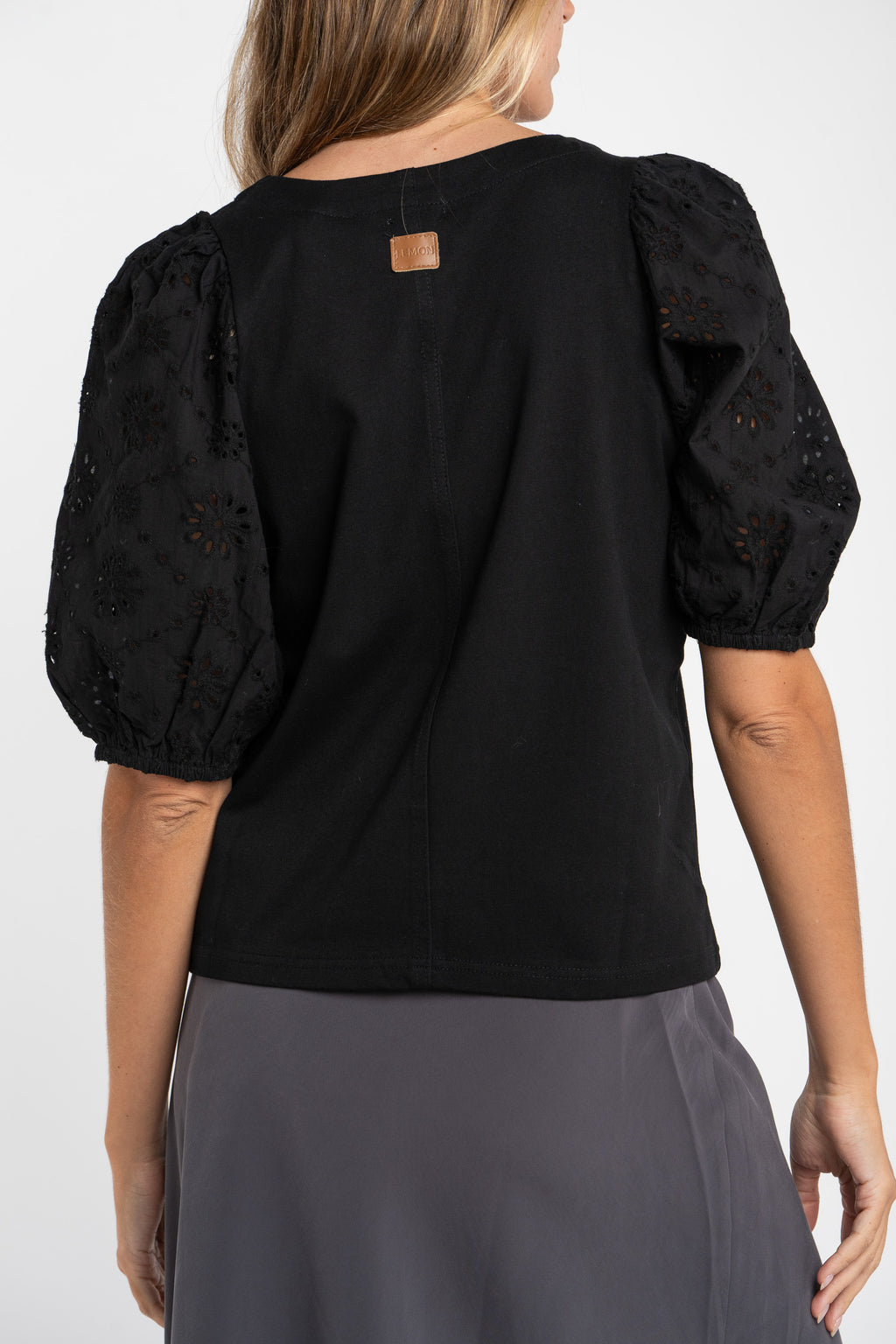 Camiseta Manga Bufante Broderie - Preto