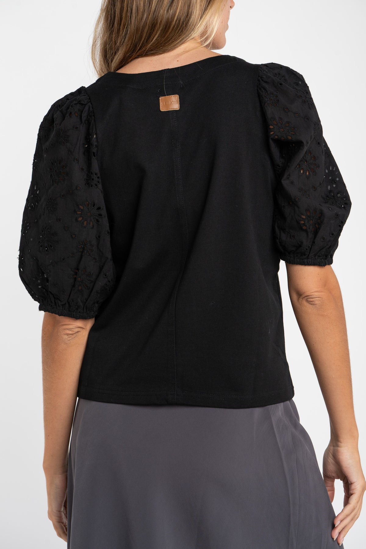 Camiseta Manga Bufante Broderie - Preto