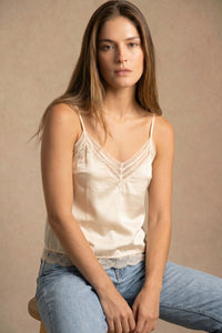 Blusa Acetinada com Renda - Areia
