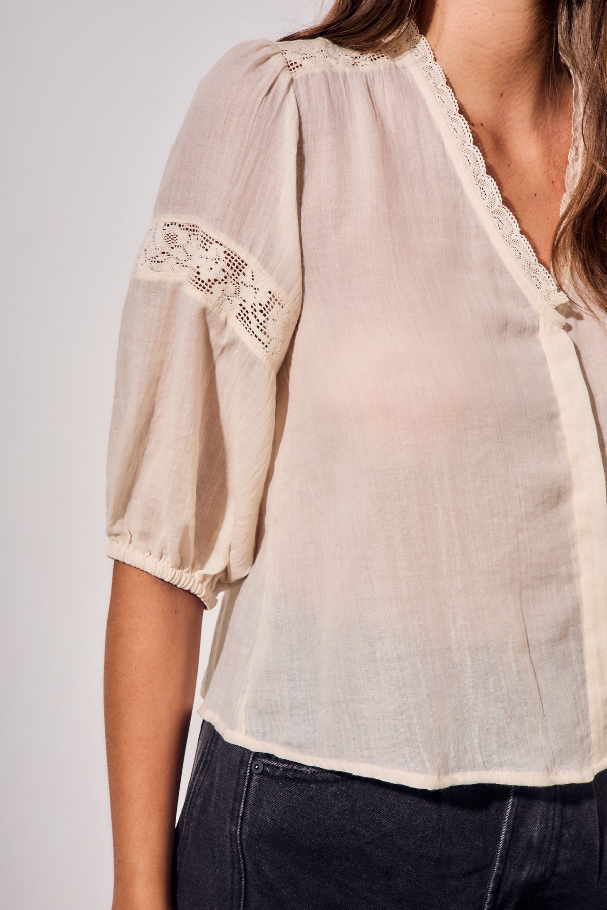 Blusa com Renda Bordados - Areia