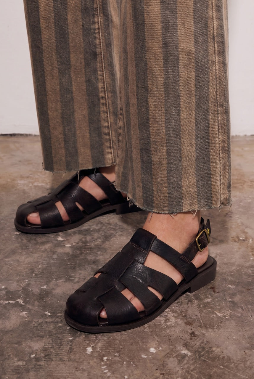Caranguejeira Couro - Chocolate