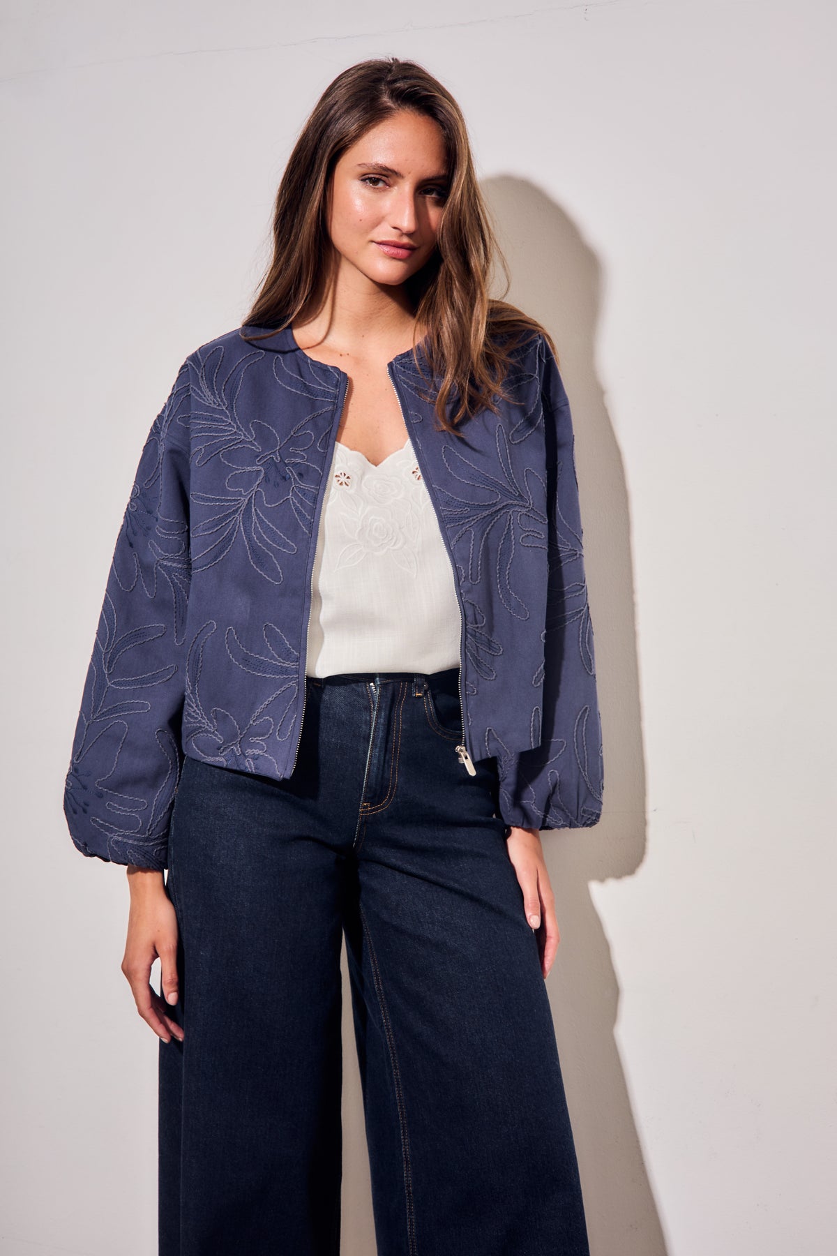 Jaqueta Bomber com Bordado - Denim