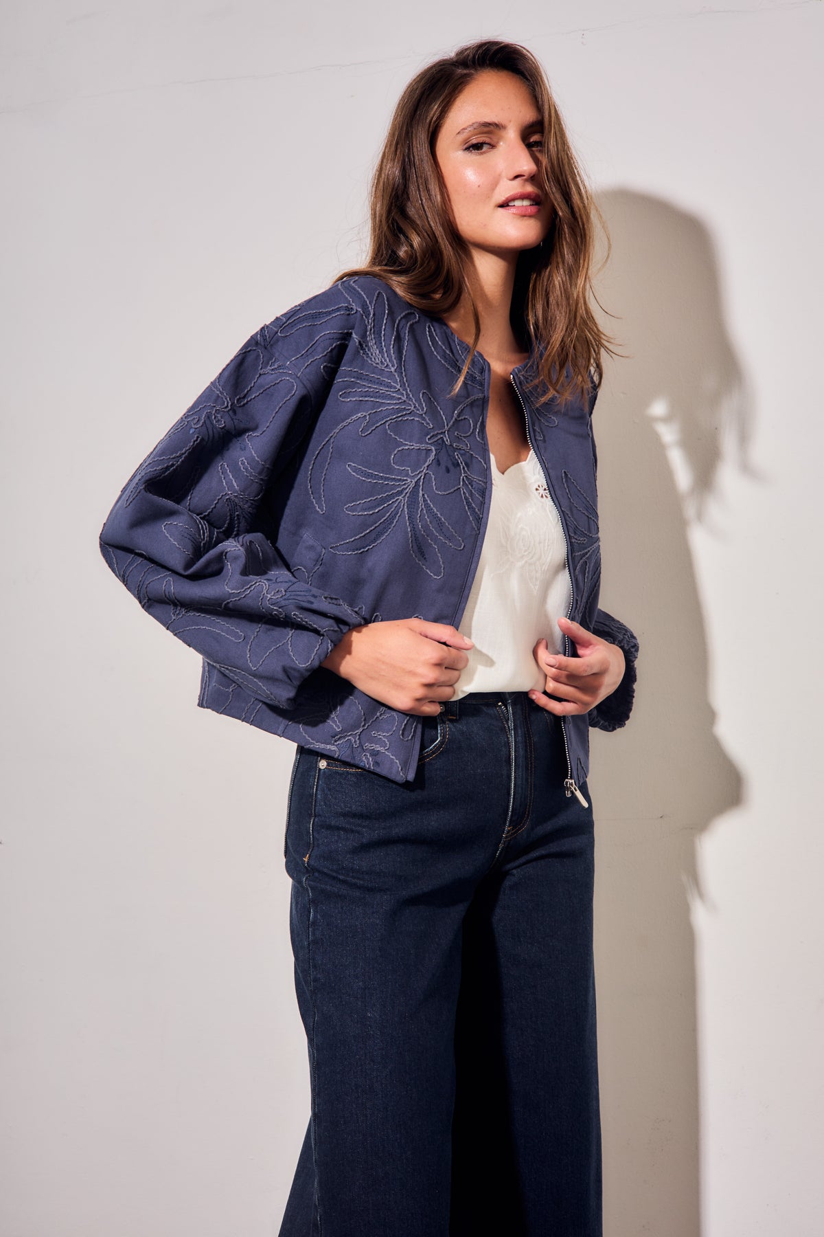 Jaqueta Bomber com Bordado - Denim