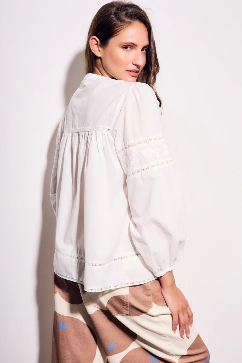 Blusa de Algodão com Detalhes em Renda