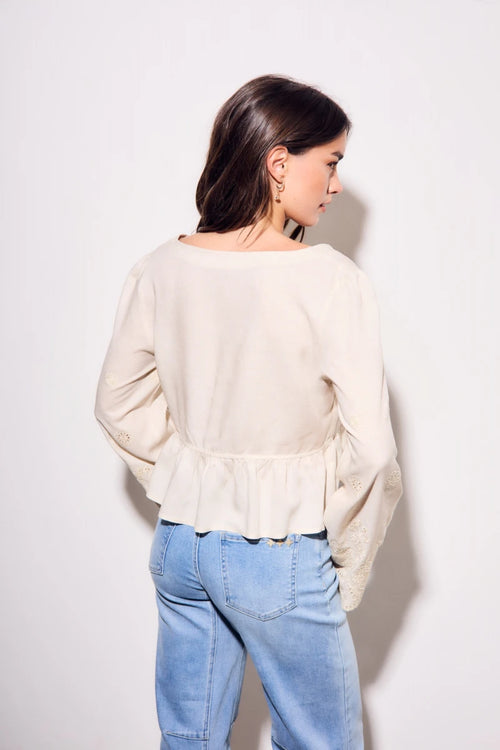 Blusa Bordada Vazada Pérola
