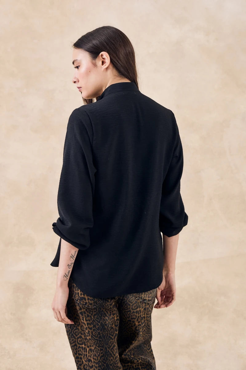 Blusa com Gola Mao