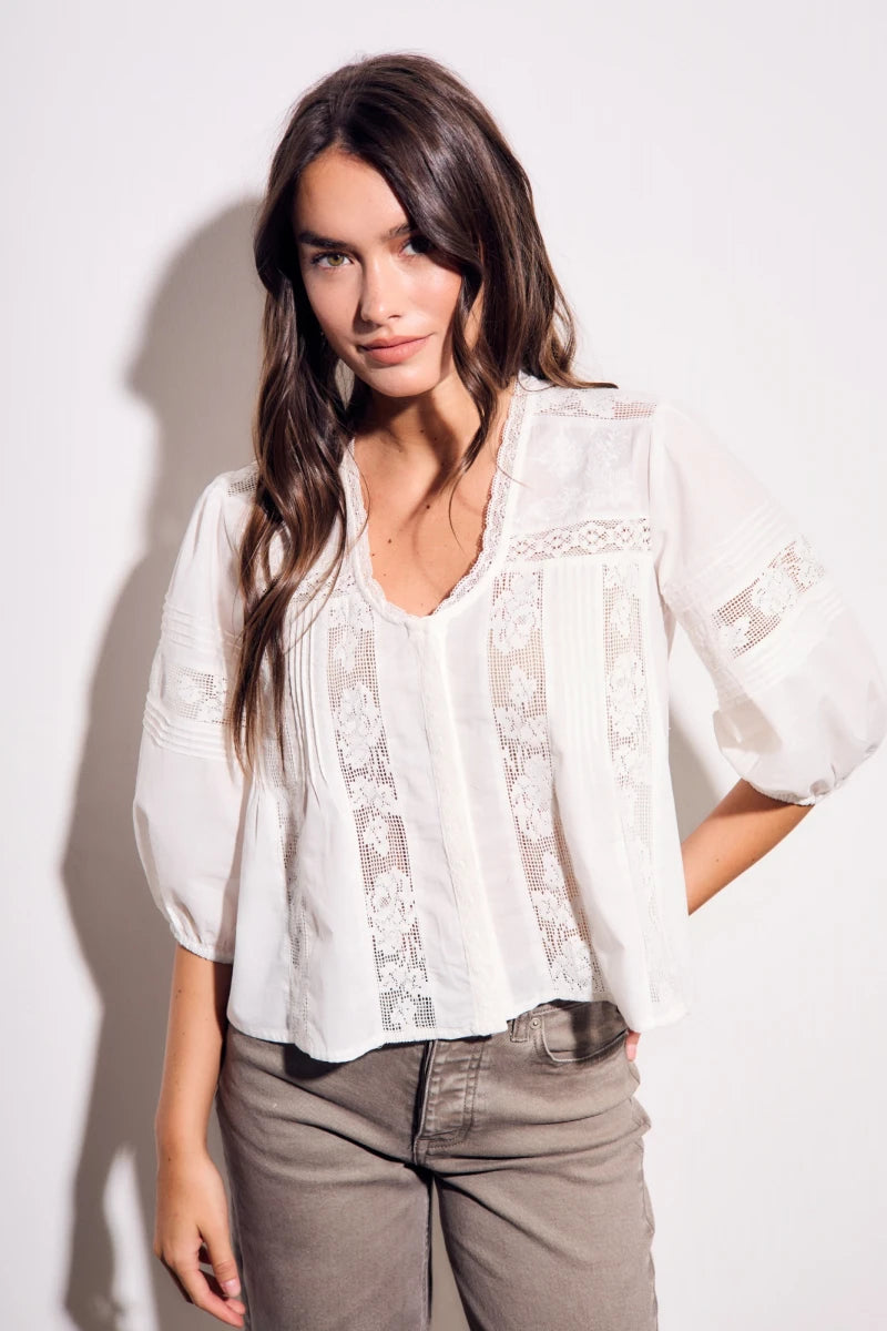 Blusa de Renda Bordada Pérola