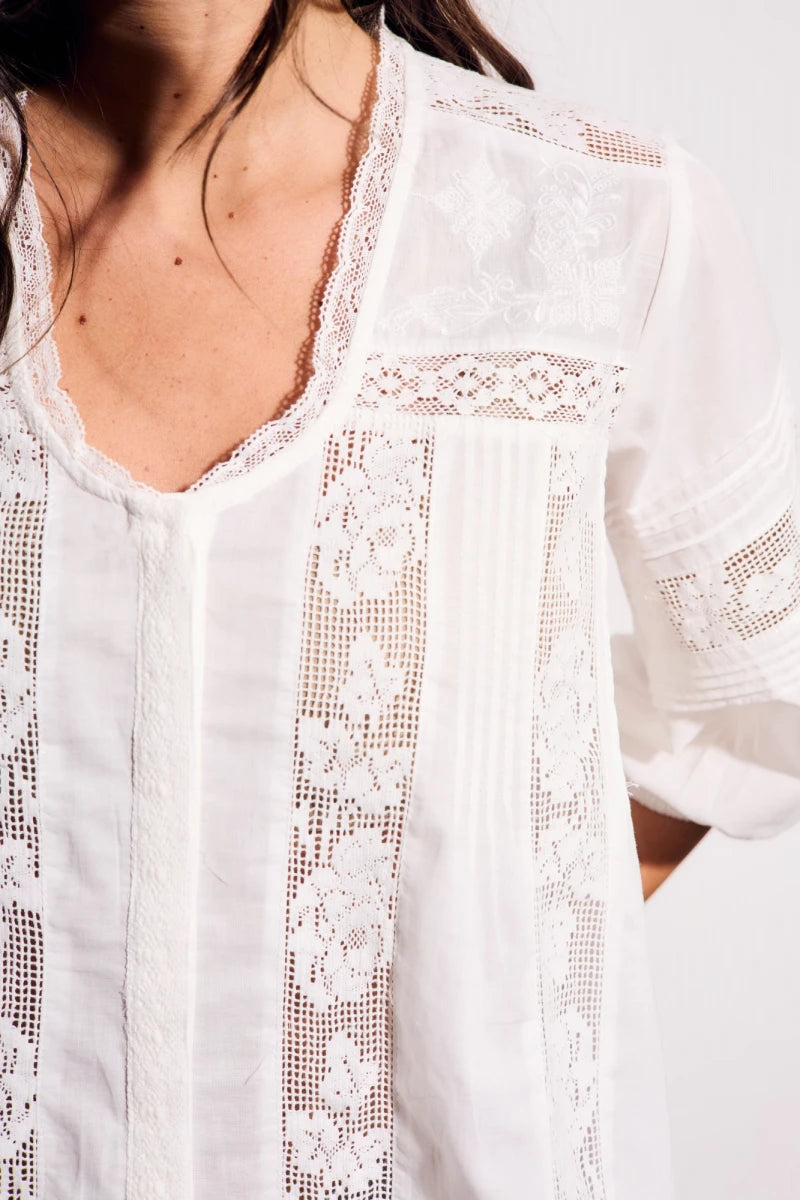 Blusa de Renda Bordada Pérola