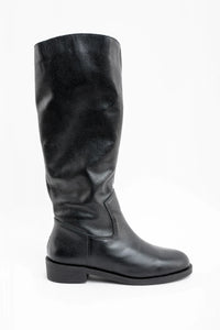 Bota de Cano Alto em Couro Preta
