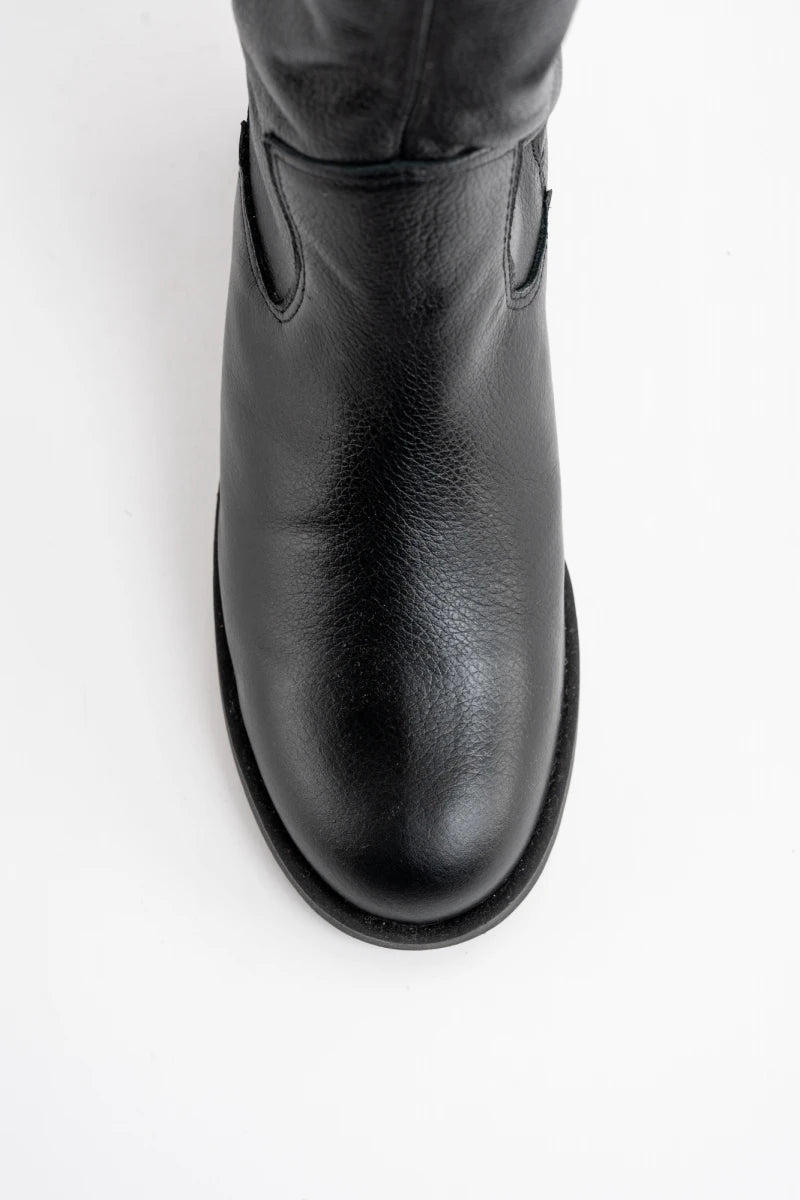 Bota de Cano Alto em Couro Preta