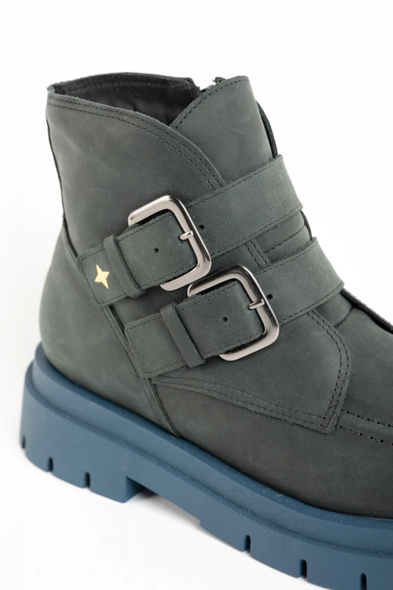 Bota Couro Fivelas Preto