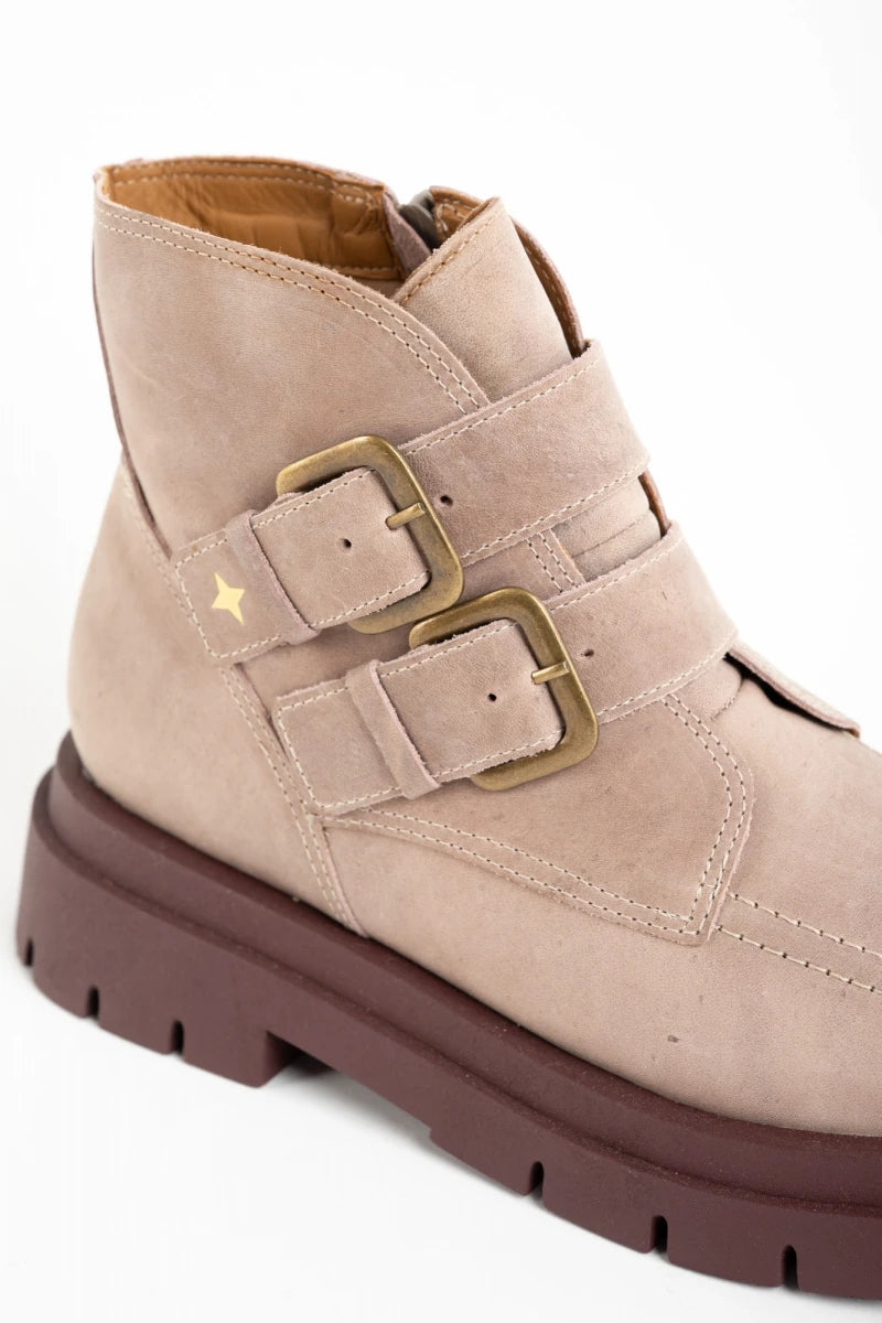 Bota de Couro com Fivelas Rosa Antigo