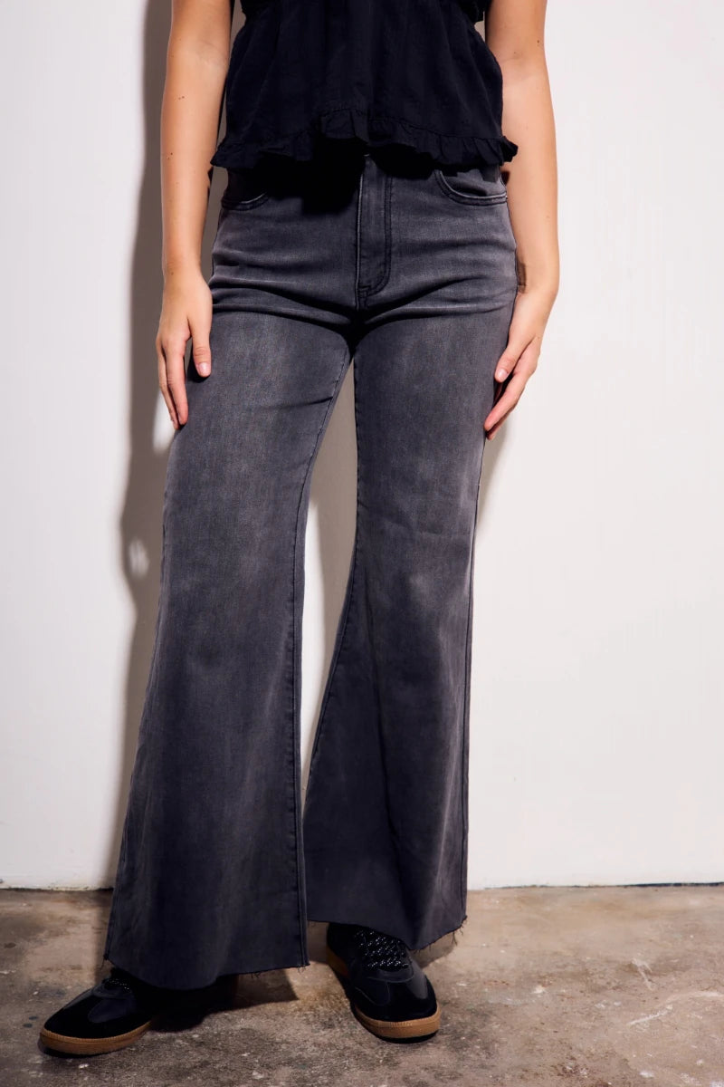 Jeans Flare Perna Larga - Denim Cinza