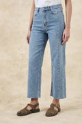 Jeans Reto com Cortes - Denim