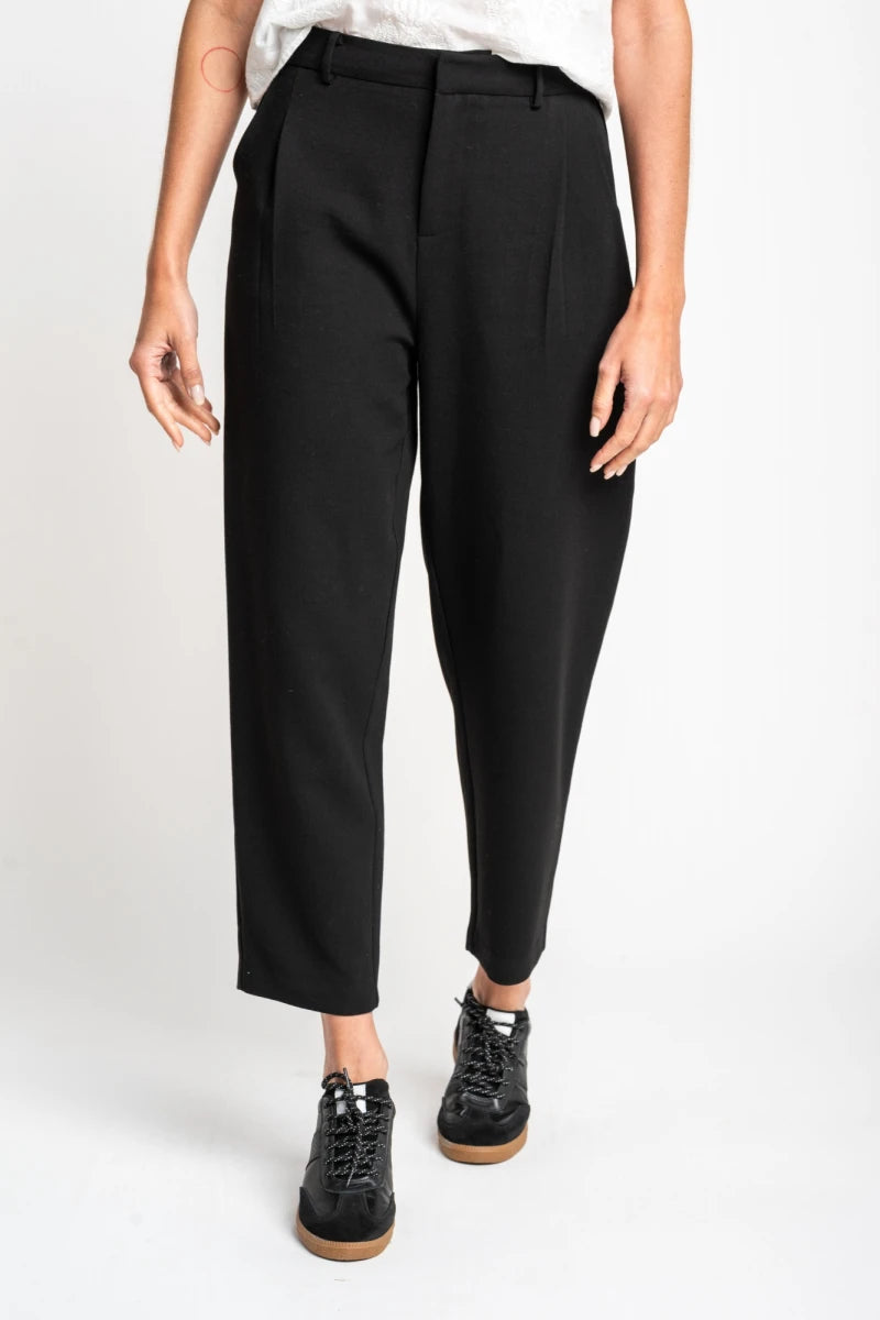 Calça com Pregas - Preto