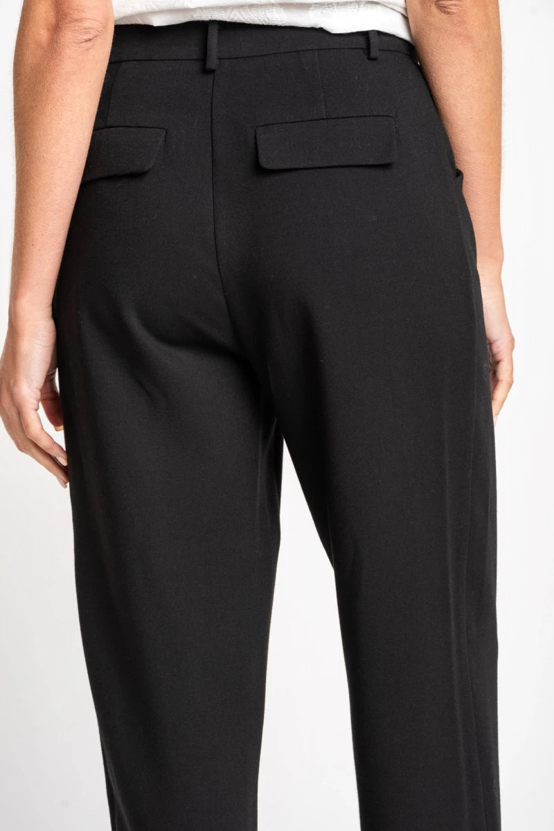 Calça com Pregas - Preto