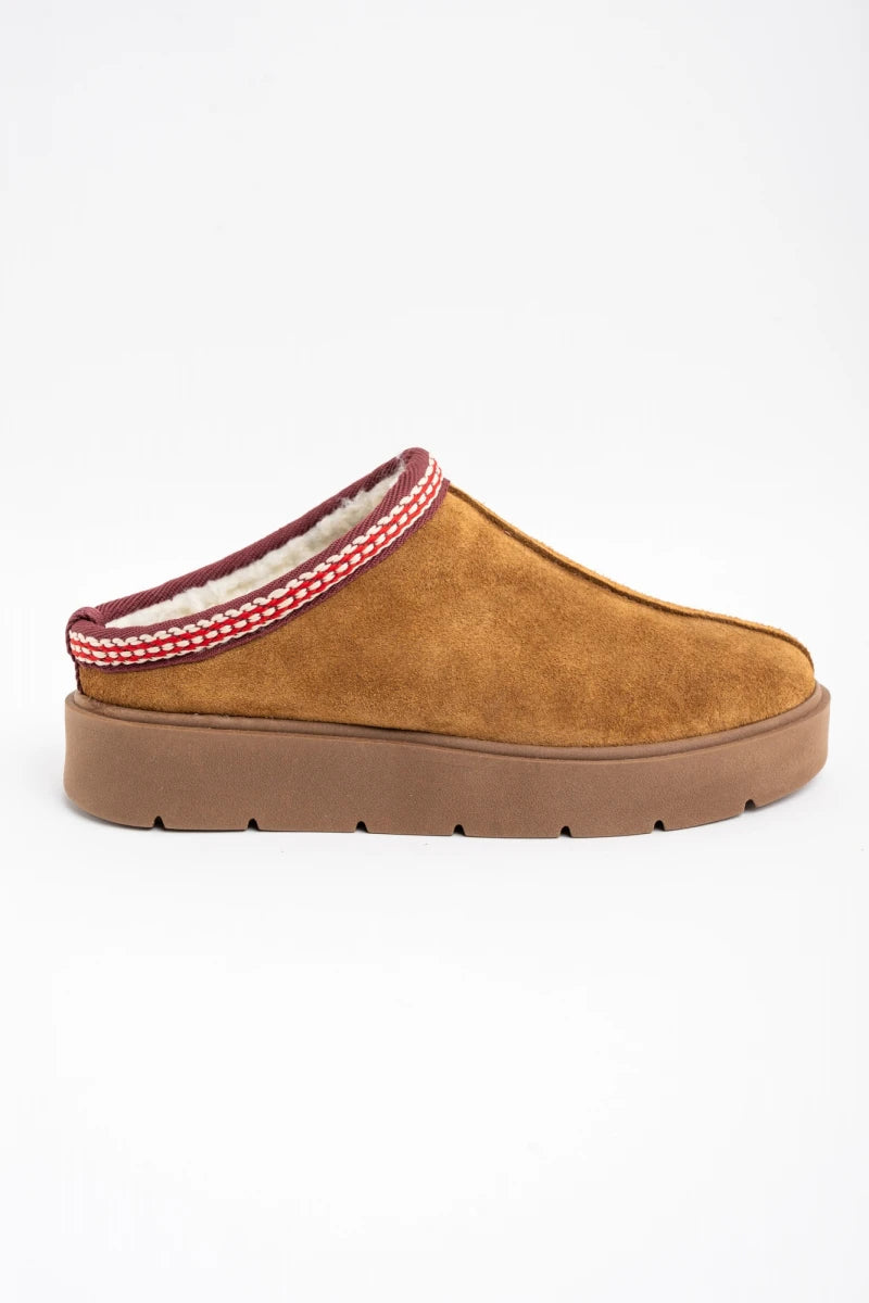 Tamanco Camurça com Faixa Bordada Camel