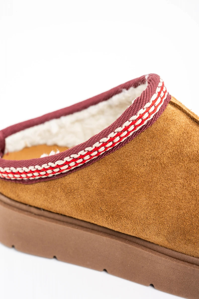 Tamanco Camurça com Faixa Bordada Camel